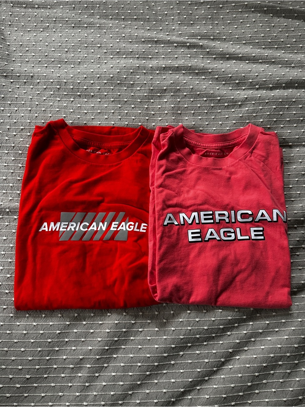 Men’s American Eagle outfitters graphic tshirts size small red pink